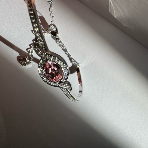 Swarovski silver tone bangle with large pink crystal - Picture 3 of 12